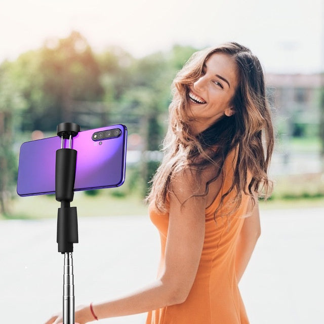 Compatible with Apple, Selfie with integrated tripod