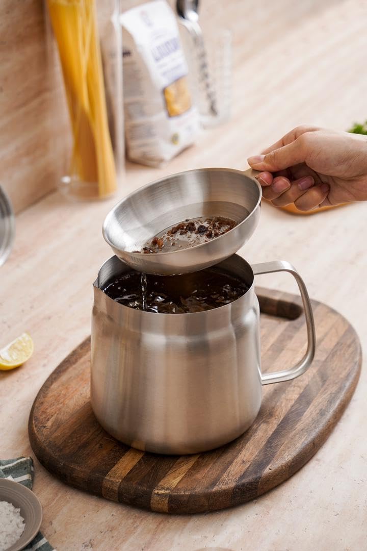 304 Stainl Steel Oil Kettle Pot Container With Fine Mesh , Leakage Net, Dust Cover Large Acity Oil Storage Can Grease Strainer