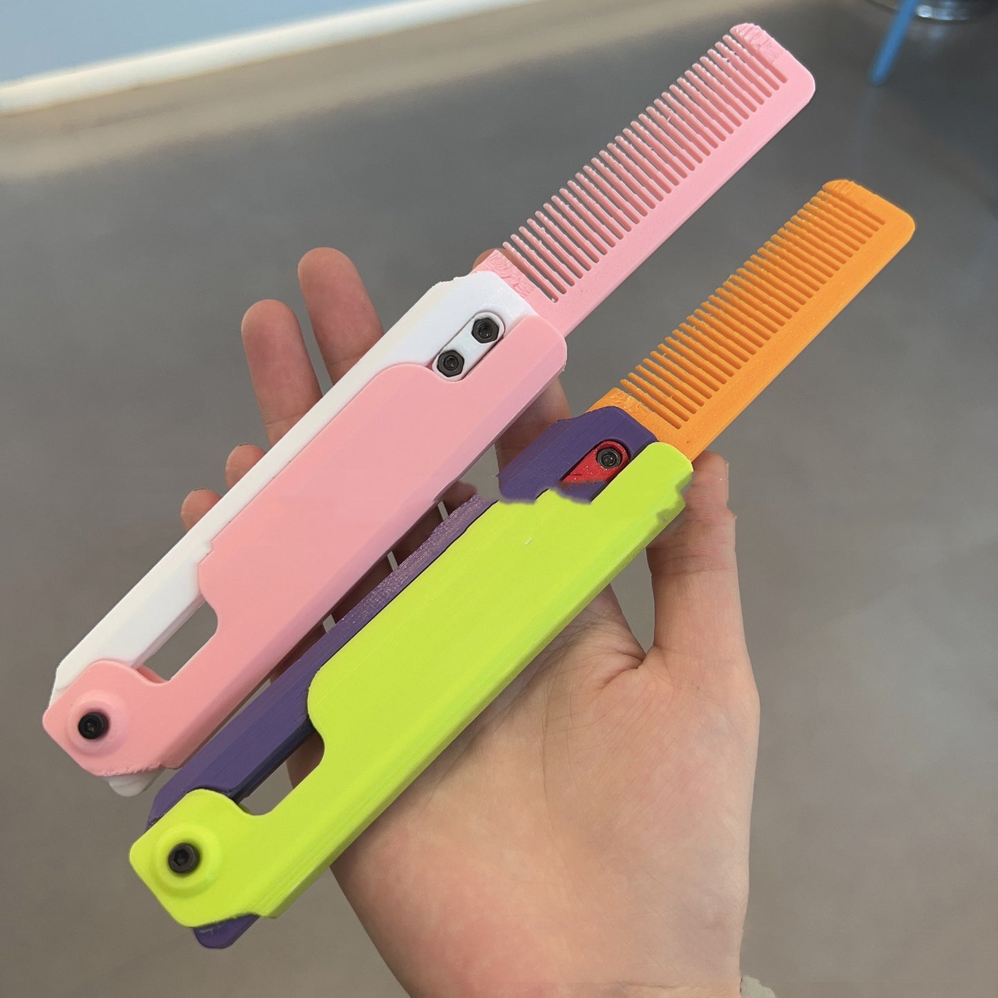 3D Straight Gravity Comb Decompression Toy